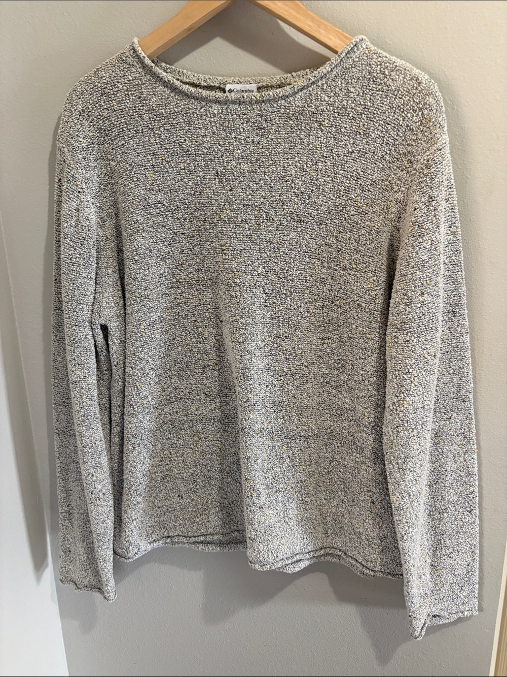Columbia Women’s Crewneck Heathered Gray Sweater with yellow and brown spec (XL)